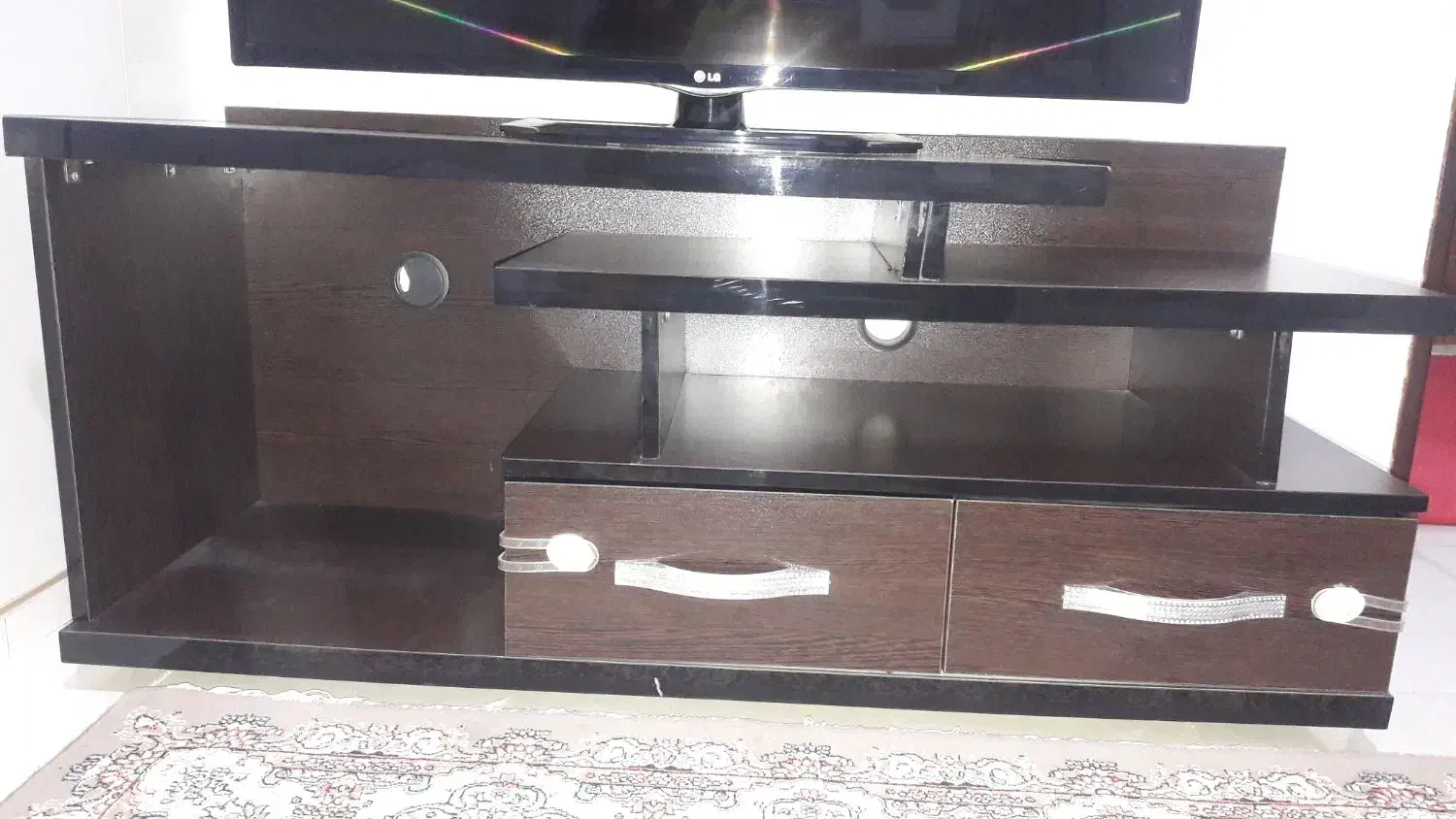 زیر تلوزیون در حد نو|میز تلویزیون|رباطکریم, نصیرشهر|دیوار