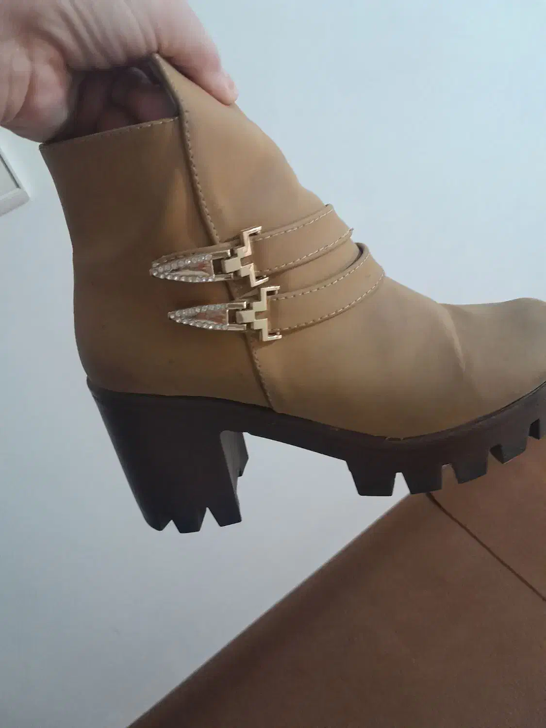 چکمه|کیف، کفش، کمربند|گنبد کاووس, |دیوار