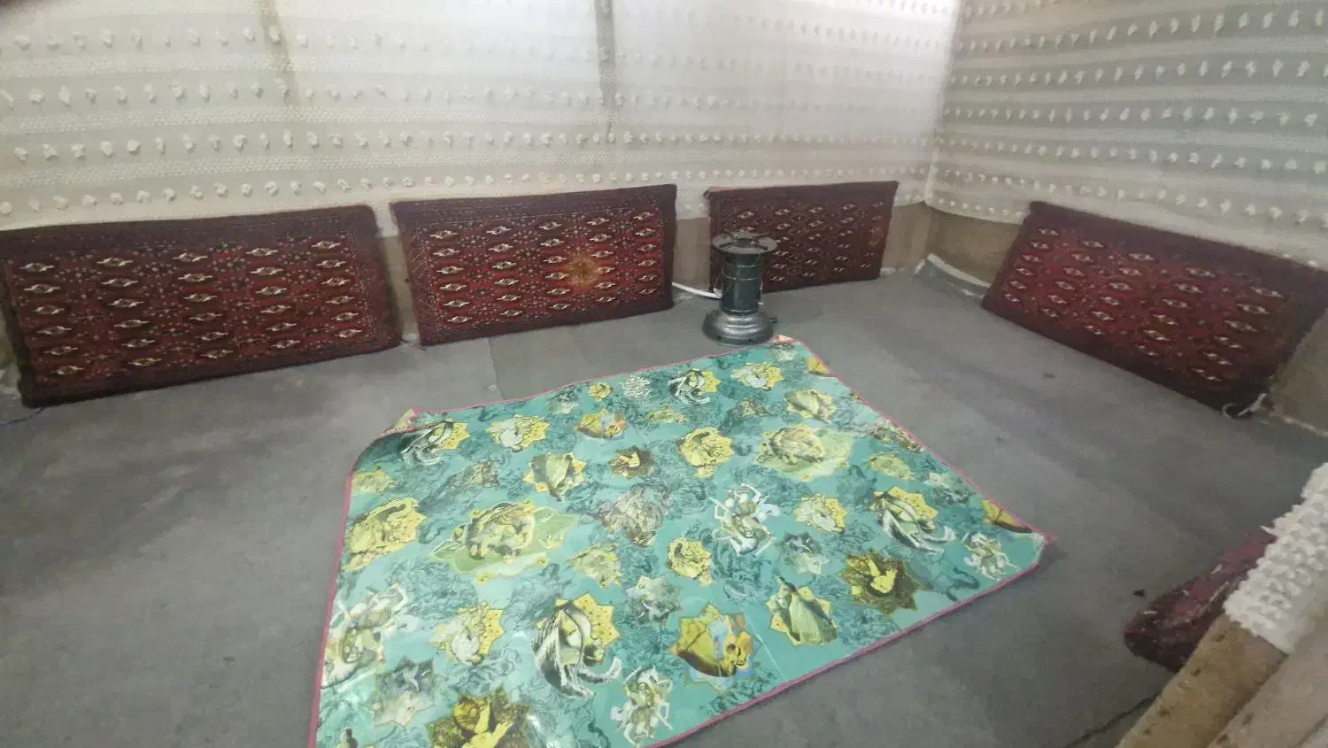 پشتی در سه طرح|پشتی|رشت, کوی حسینی|دیوار