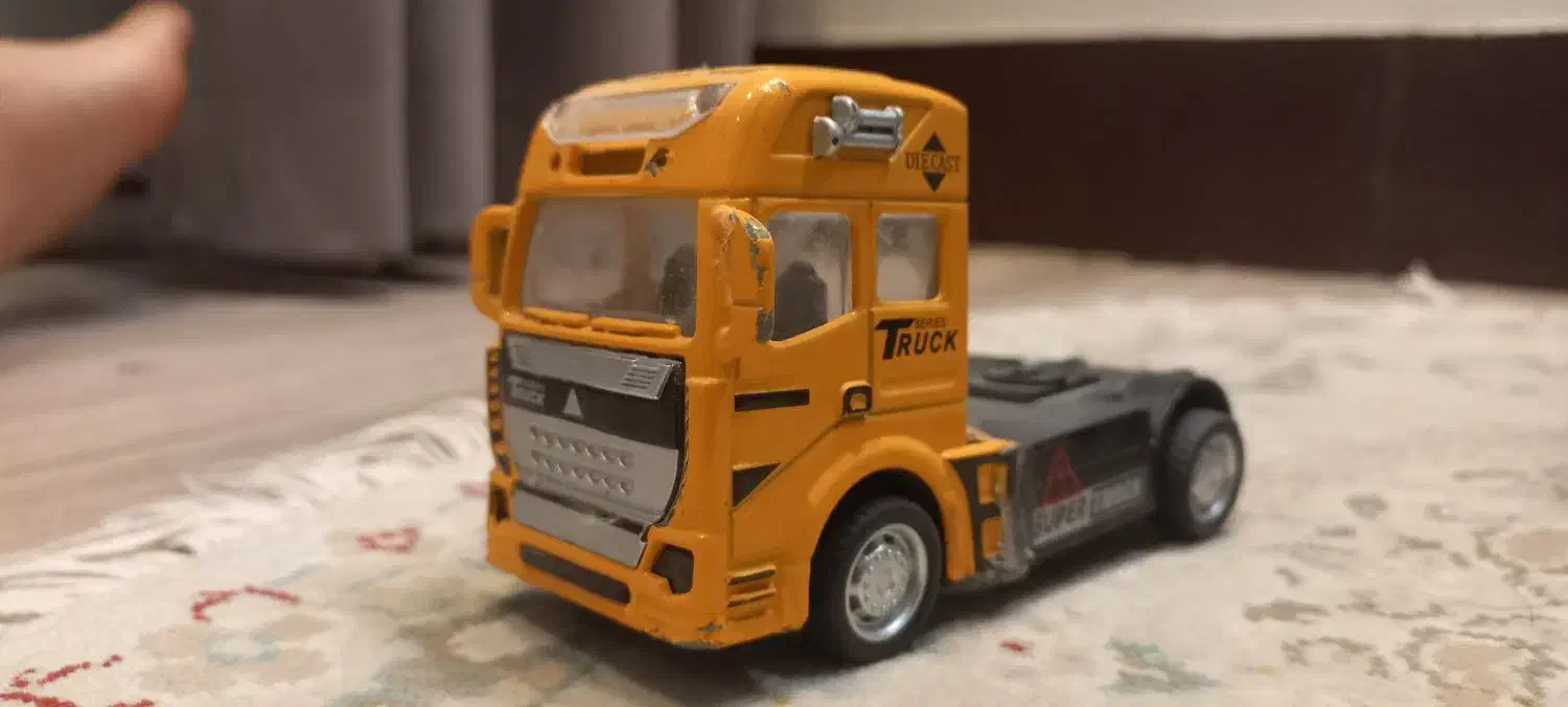 ماشین فلزی|اسباببازی بچه|شاهینشهر, حافظ جنوبی|دیوار