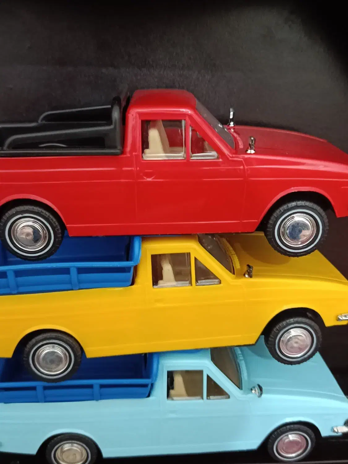 تعدادی اسباب بازی پسرونه|اسباب‌بازی بچه|دوگنبدان, |دیوار