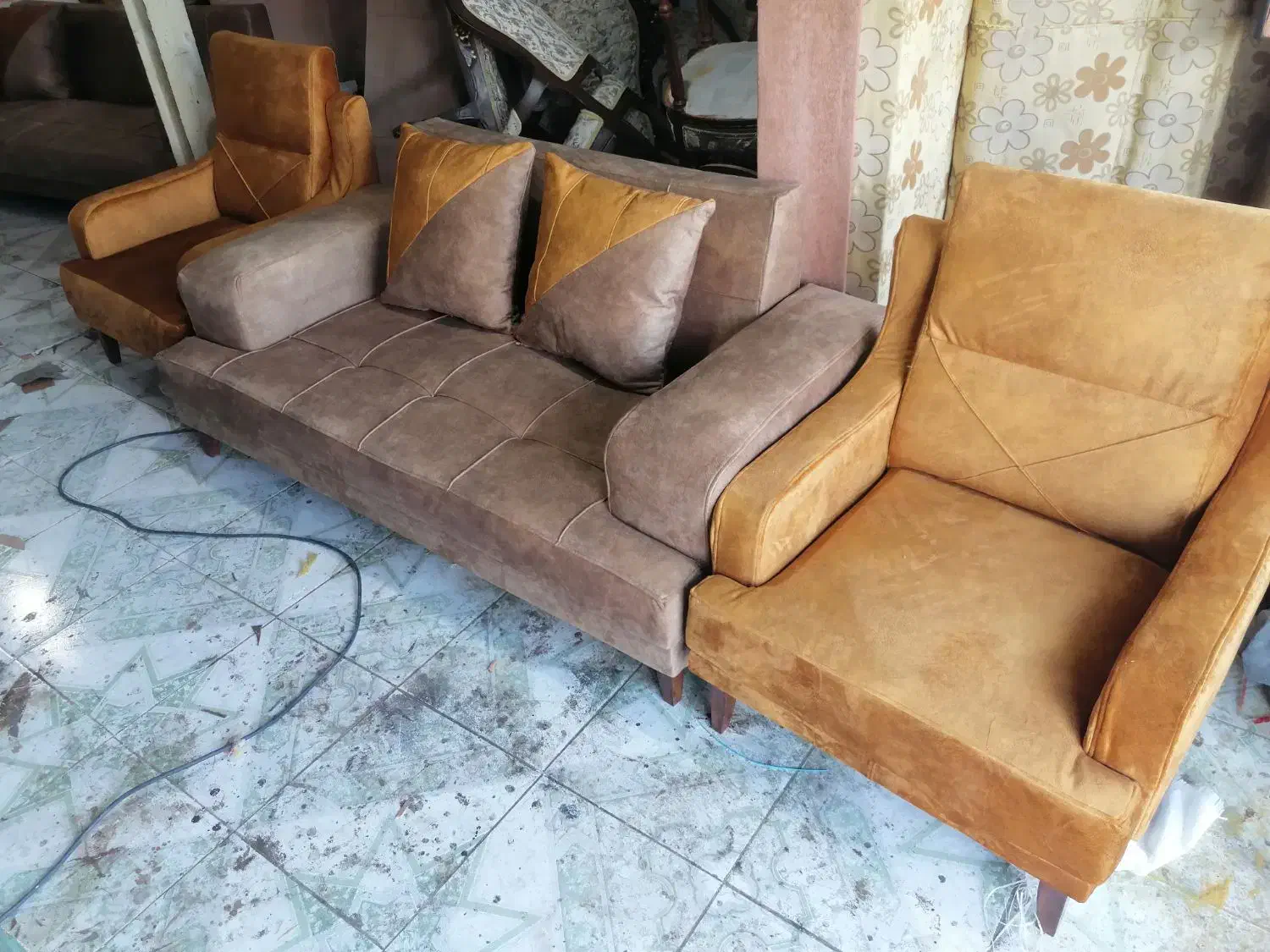 با سرویس رایگان ارائه می‌شود|مبلمان خانگی و میز عسلی|بشاریات, |دیوار