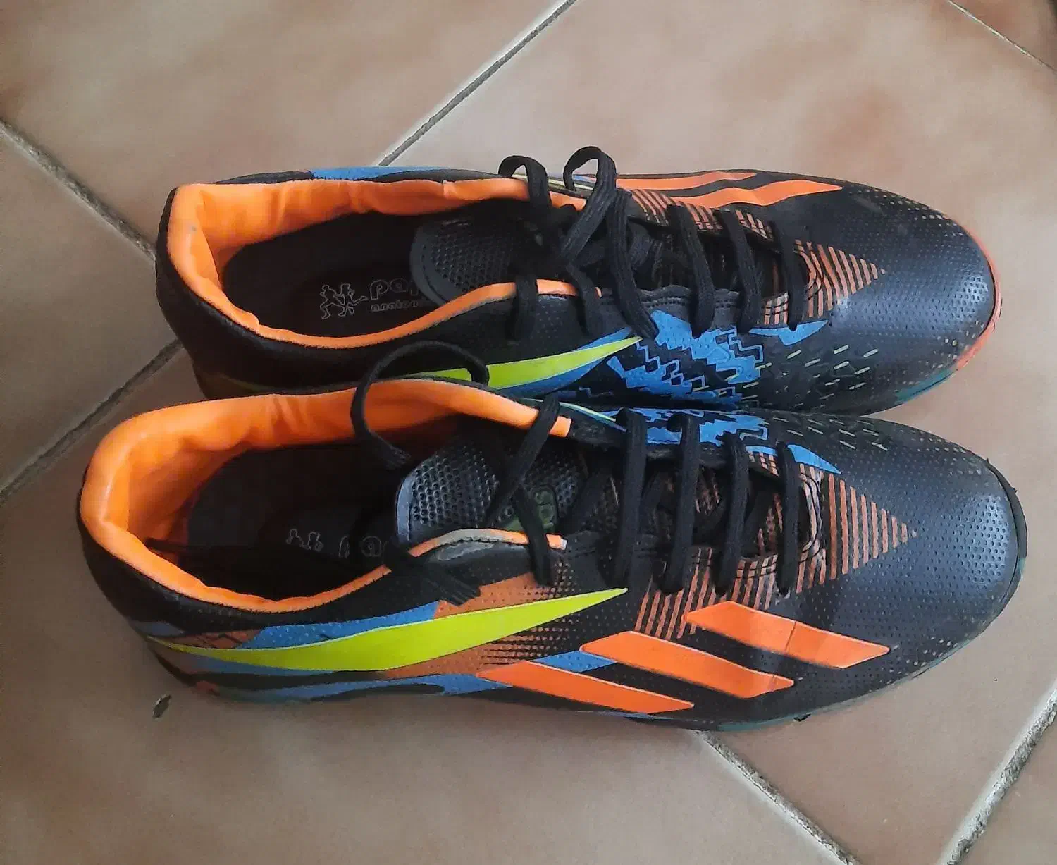 کفش فوتسال ( مناسب سالن)|کیف، کفش، کمربند|رشت, منظریه|دیوار