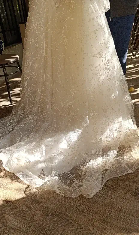 لباس عروس دنباله دار همراه با ژتون|لباس|هشتگرد, فاز ۳ مهستان|دیوار