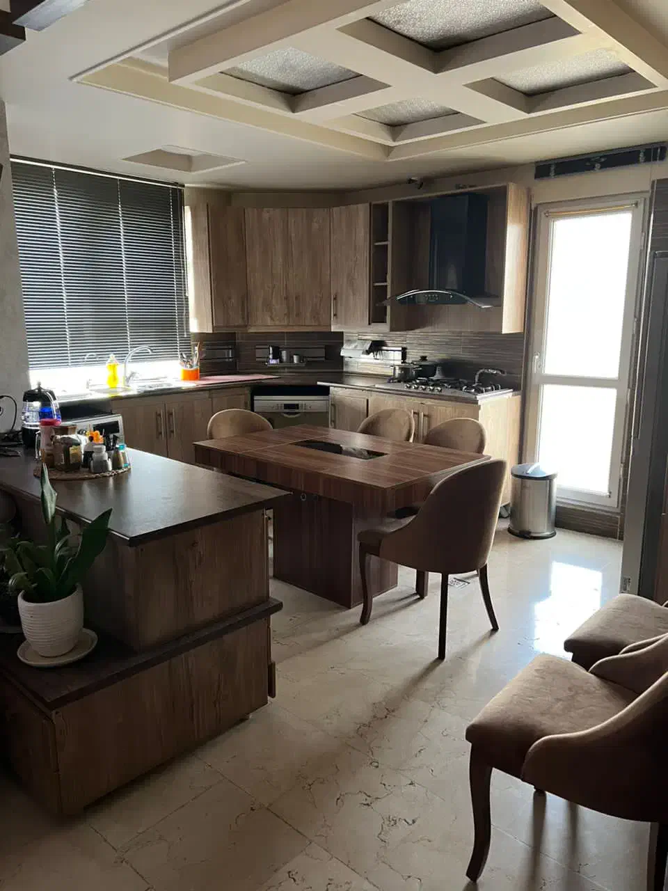 ۱۳۵ متر /۳ خواب /خیابان ۲۲۰ غربی