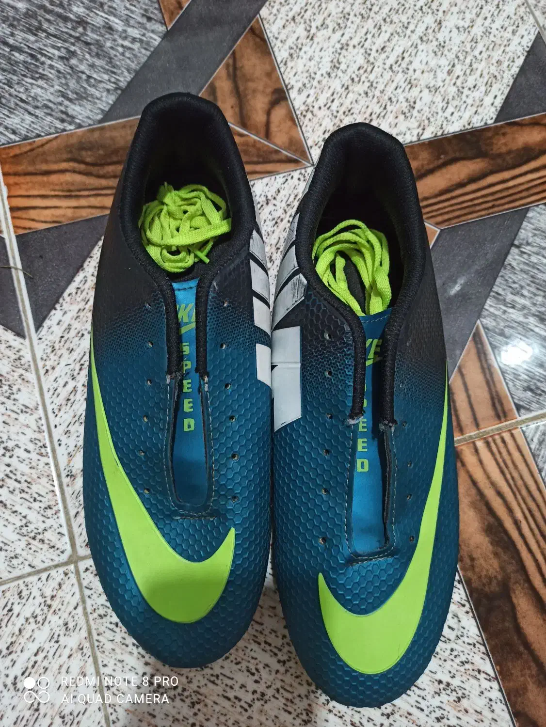 کفش ورزشی میخ دار سایز 40|کیف، کفش، کمربند|کلیبر, |دیوار