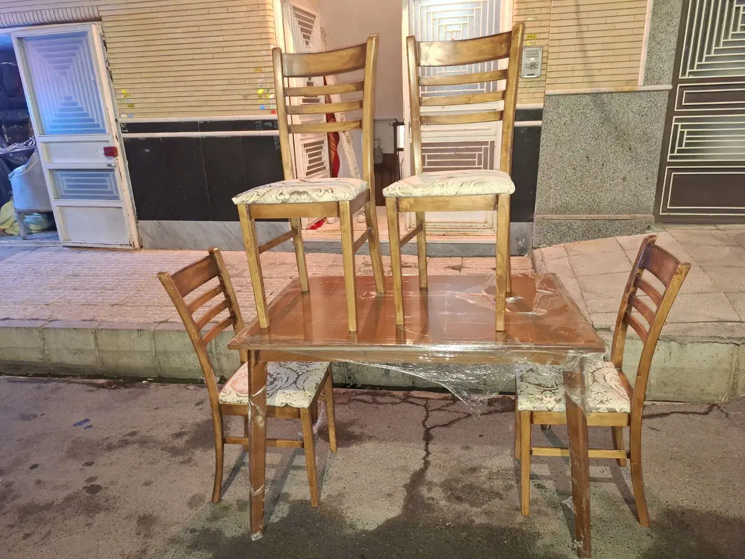 میزصندلی‌غذاخوری۴نفره‌تمام‌چوب(مبلمان‌مرادی)|میز و صندلی غذاخوری|تبریز, |دیوار