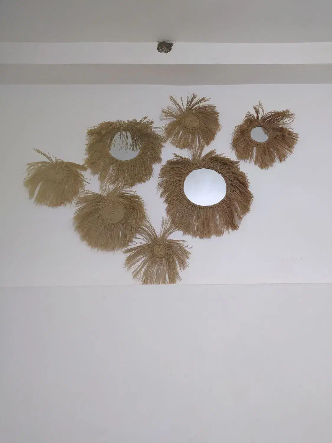 اینه|آینه|قم, چهل درخت|دیوار