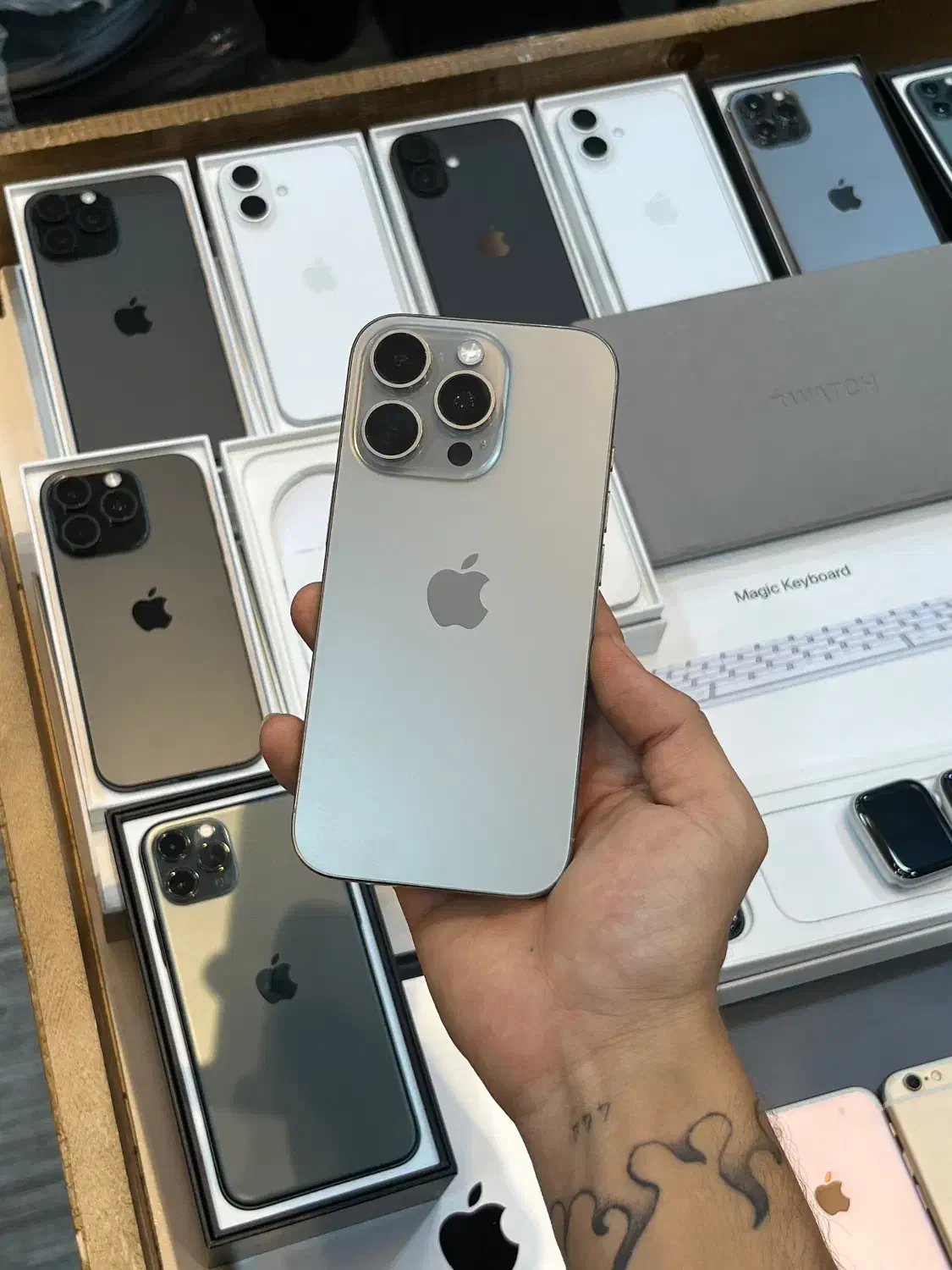 ایفون 16proباحافظه۲۵۶گیگ با ریجستر|موبایل|اصفهان, جلفا|دیوار