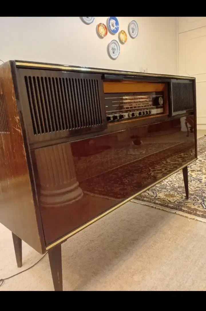 رادیو گرامافون قدیمی|کلکسیون اشیاء عتیقه|تربت‌حیدریه, فرمانداری|دیوار