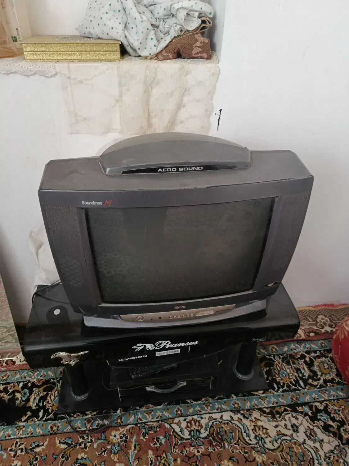 تلویزیون‌بیست‌یک‌با‌میز‌تلویزیون‌به‌فروش‌میرسه|تلویزیون و پروژکتور|زابل, |دیوار