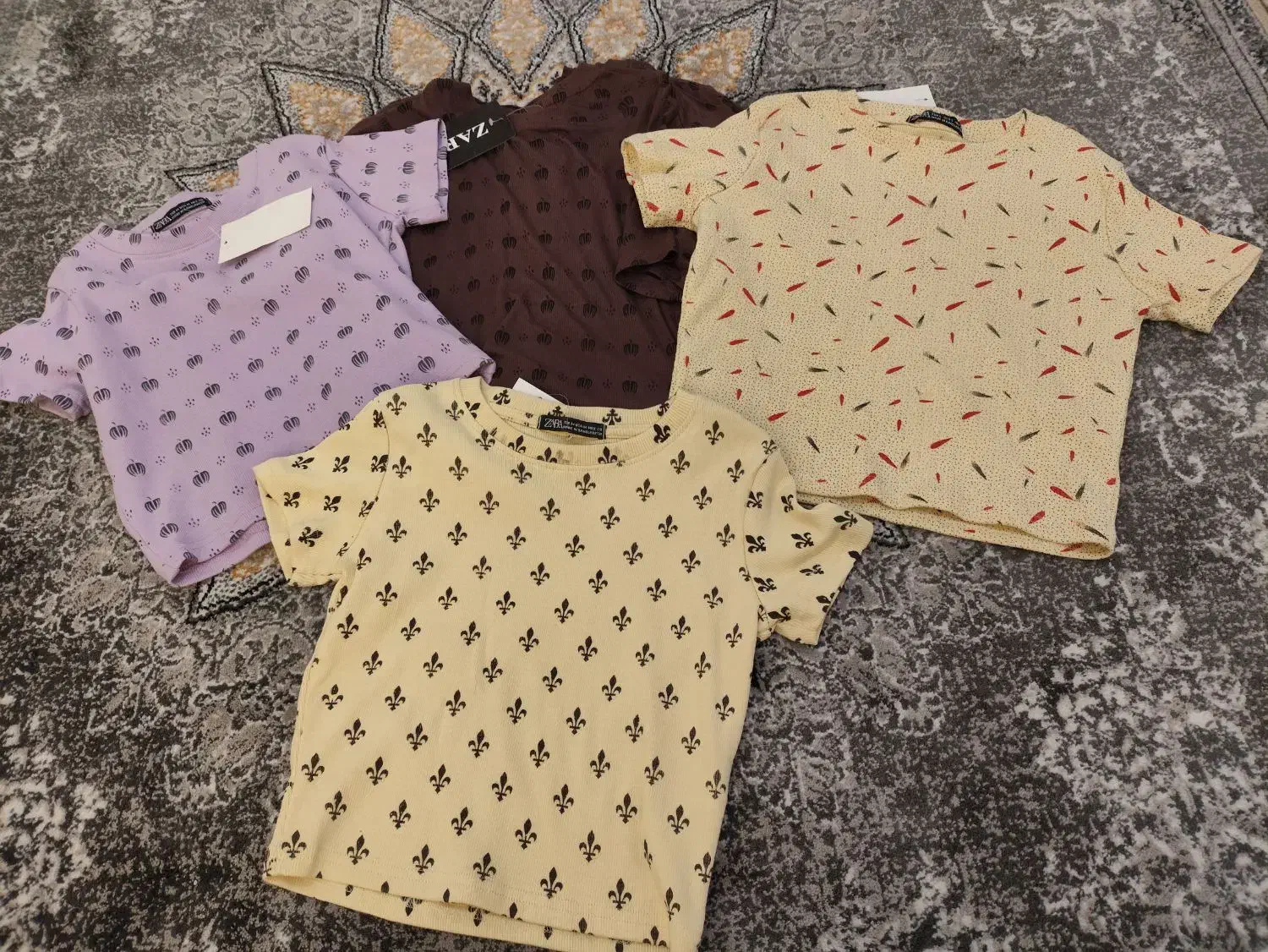 لباس بچه گانه و شلوار و شال و روسری متنوع|کیف، کفش، کمربند|پرند, فاز ۶|دیوار