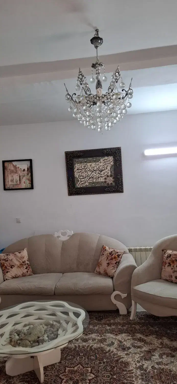مبلمان راحتی هفت نفره همراه عسلی و میز وسط|مبلمان خانگی و میز عسلی|محمدیه-قزوین, |دیوار