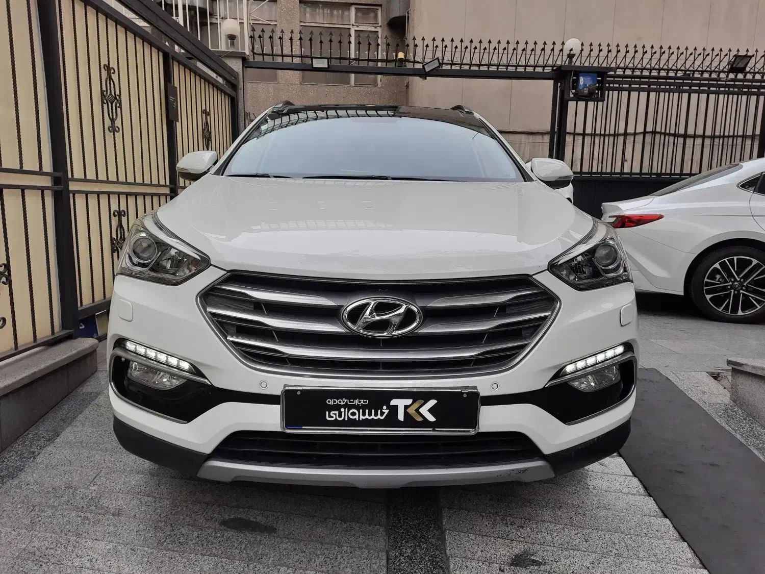 خسروانی//هیوندای سانتافه مدل ۲۰۱۶|خودرو سواری و وانت|تهران, حکمت|دیوار