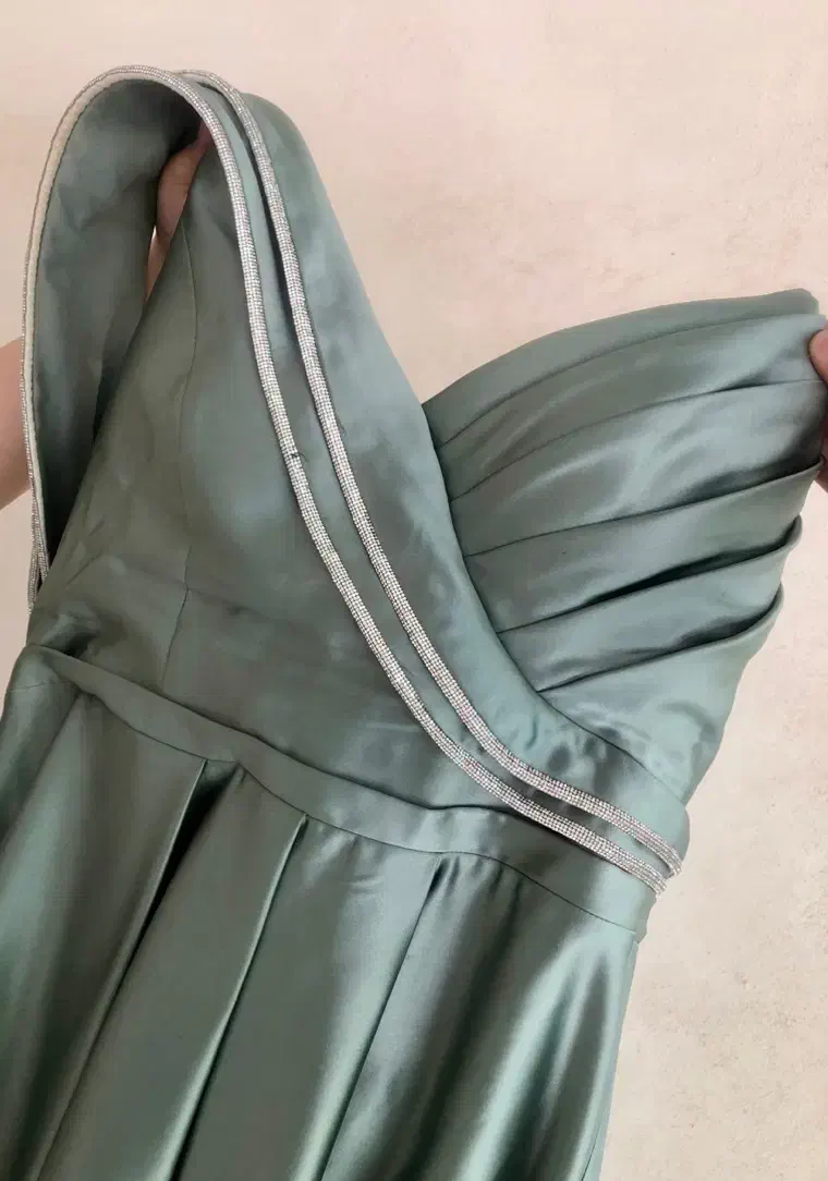 لباس مجلسی|لباس|بوئین زهرا, |دیوار