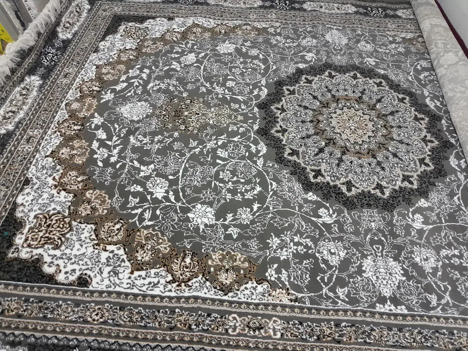 فرش به قیمت شرکت حراج اقساط حدادی|فرش|سیرجان, |دیوار