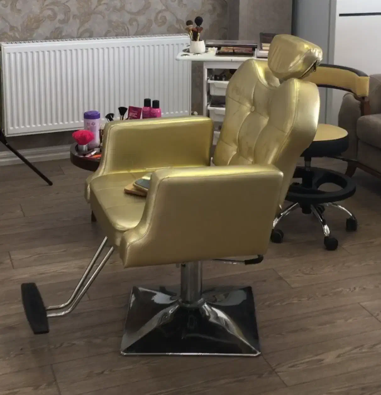 فروش ‌ویژه تجهیزات آرایشگاهی|آرایشگاه و سالن‌های زیبایی|اصفهان, تخت فولاد|دیوار