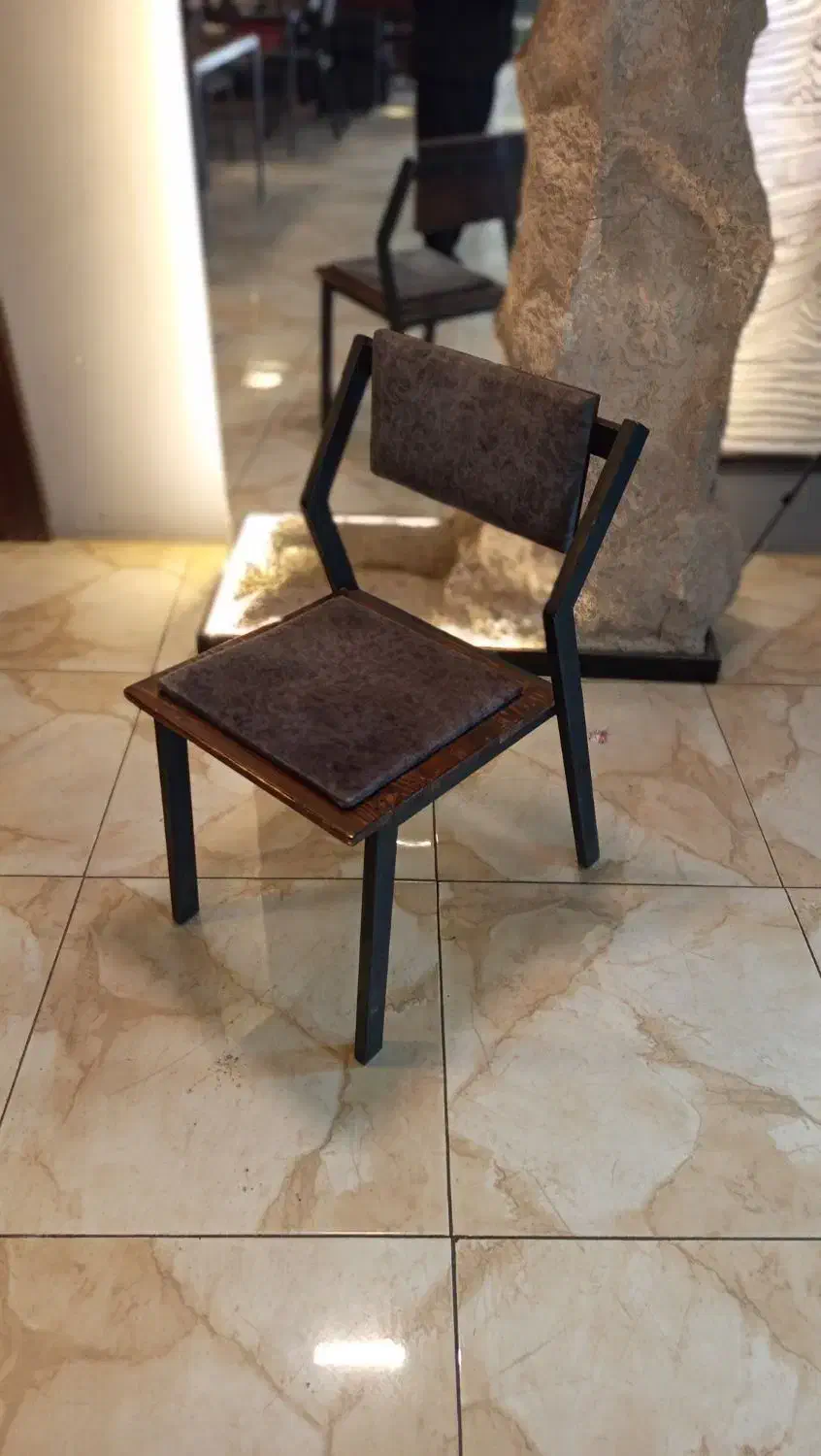 صندلی فلزی و چوبی با پارچه درجه یک|صندلی و نیمکت|ابهر, |دیوار