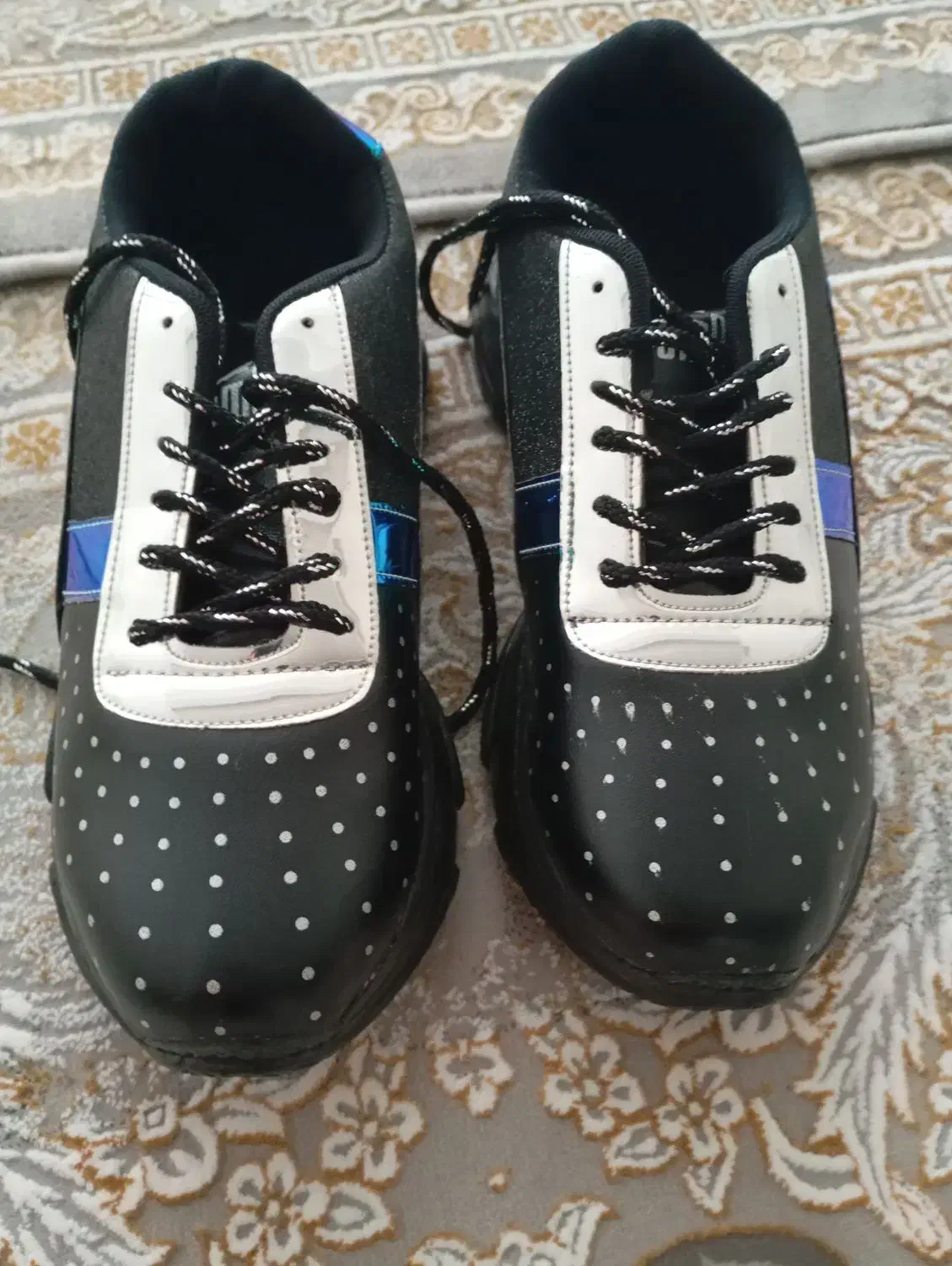 کفش|کیف، کفش، کمربند|بانه, |دیوار