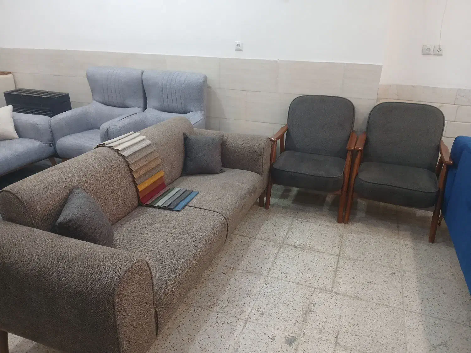 فروش جشواره ای|مبلمان خانگی و میز عسلی|قم, شاه ابراهیم|دیوار