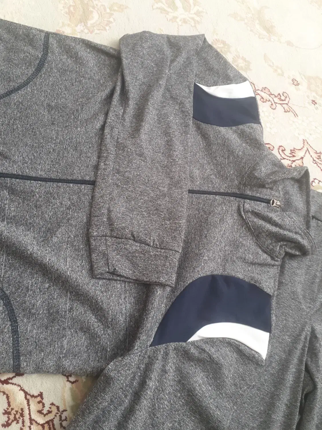 لباس ورزشی کاملا نو|لباس|اندیشه, اندیشه فاز ۳|دیوار