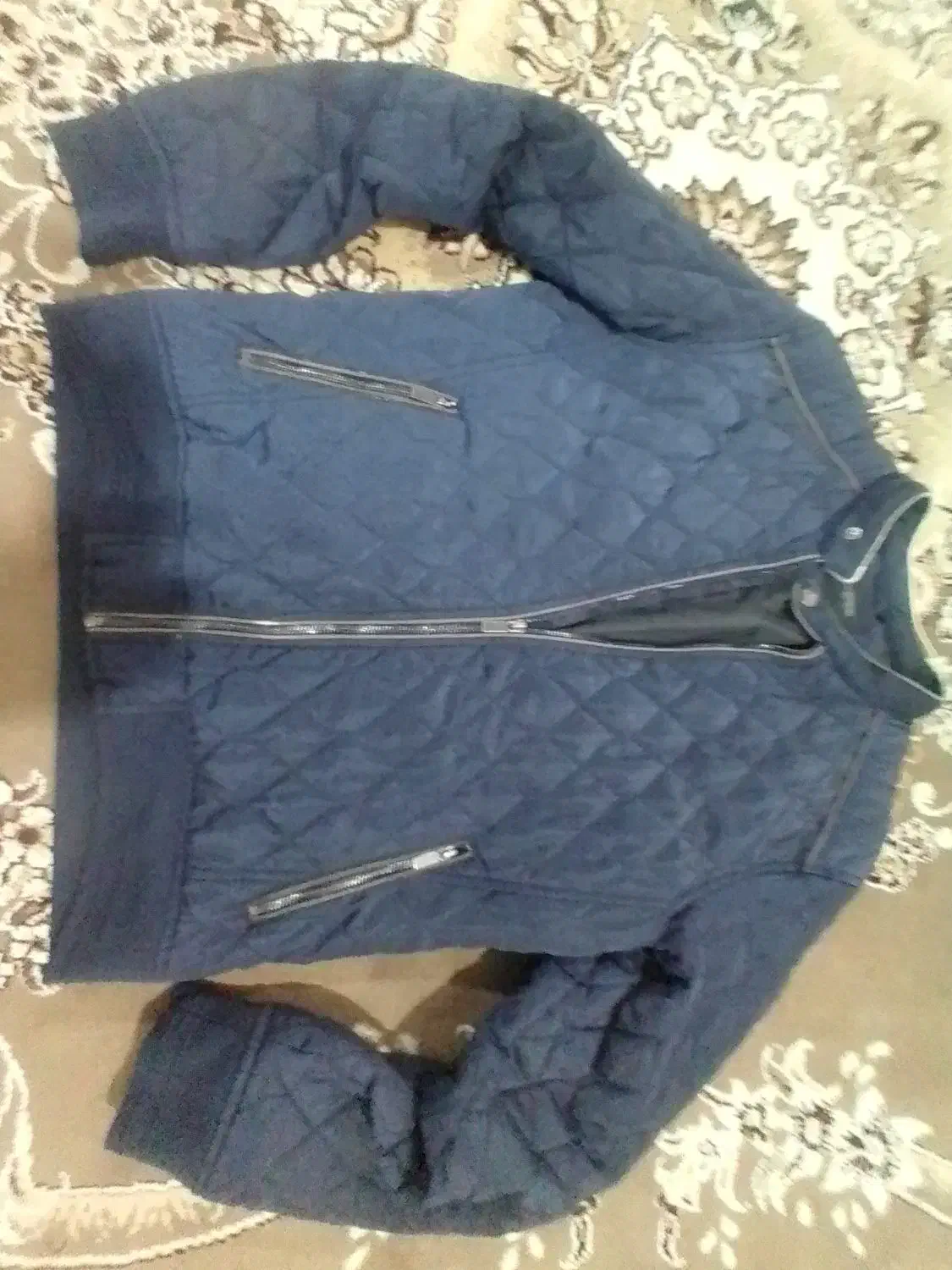 کاپشن و کت|لباس|گرگان, |دیوار