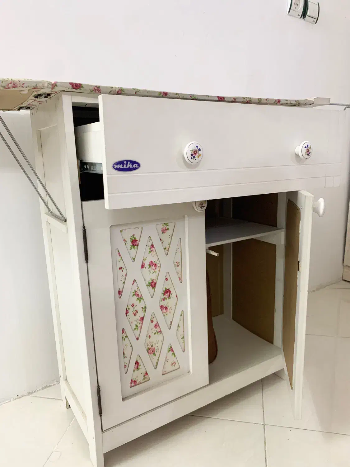 میز چرخ خیاطی و اتو|لوازم خیاطی و بافتنی|اراک, |دیوار