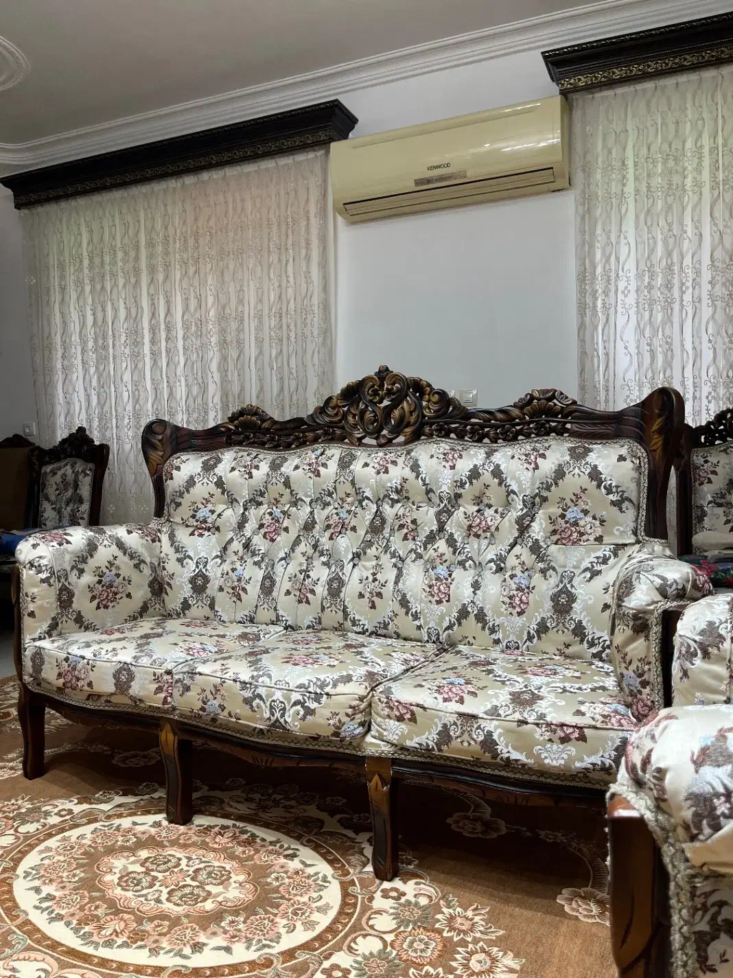 یک دست مبل سلطنتی ۹نفره|مبلمان خانگی و میز عسلی|رشت, جهاد|دیوار