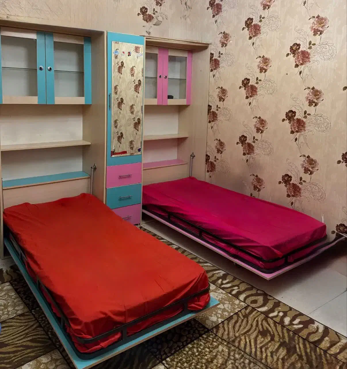 میز تلوزیون تمام چوب روس اصل و تخت تاشو دو نفره|میز تلویزیون|اسلامشهر, صادقیه|دیوار