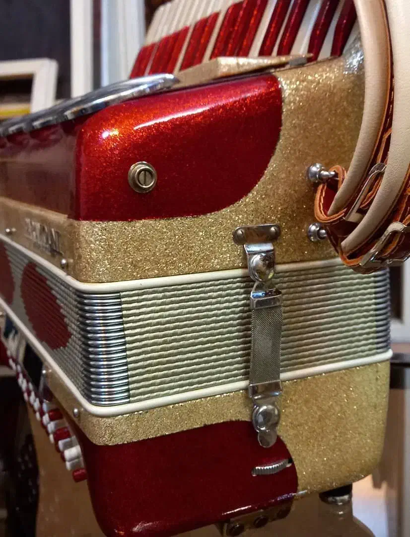 آکاردئون|پیانو، کیبورد، آکاردئون|رشت, منظریه|دیوار