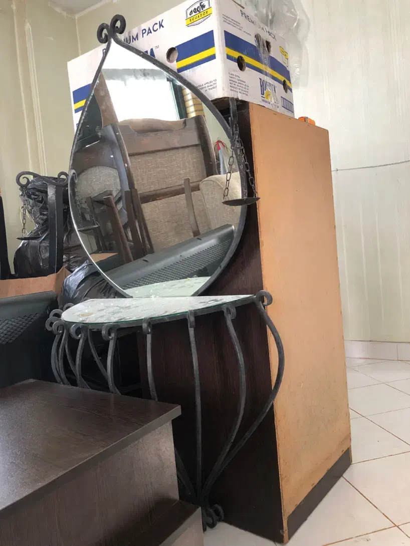 کنسول فرفورژه و آیینه|بوفه، ویترین، کنسول|رشت, معلم|دیوار