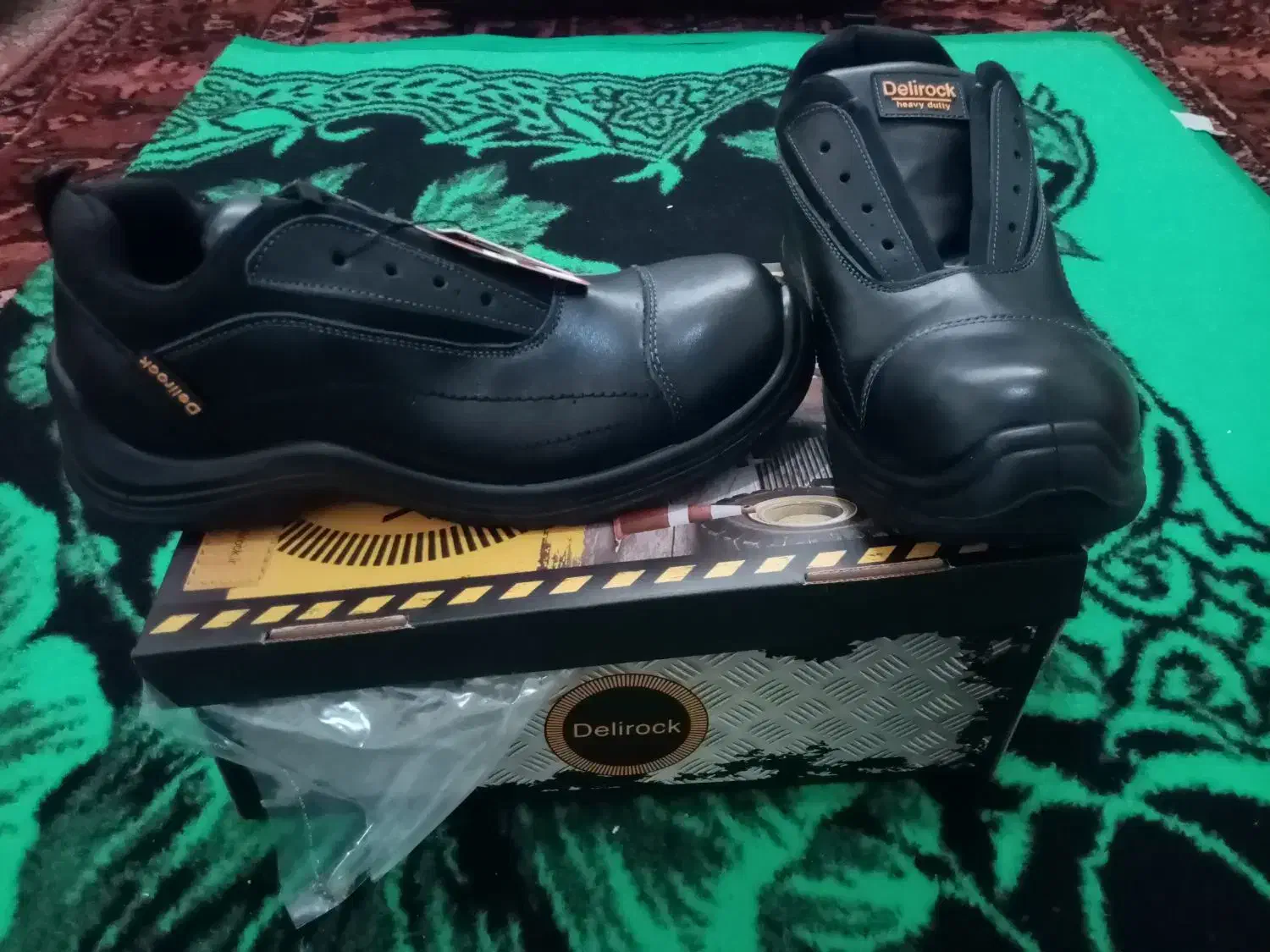 کاپشن وکفش کار|لباس|فرخ‌شهر, |دیوار