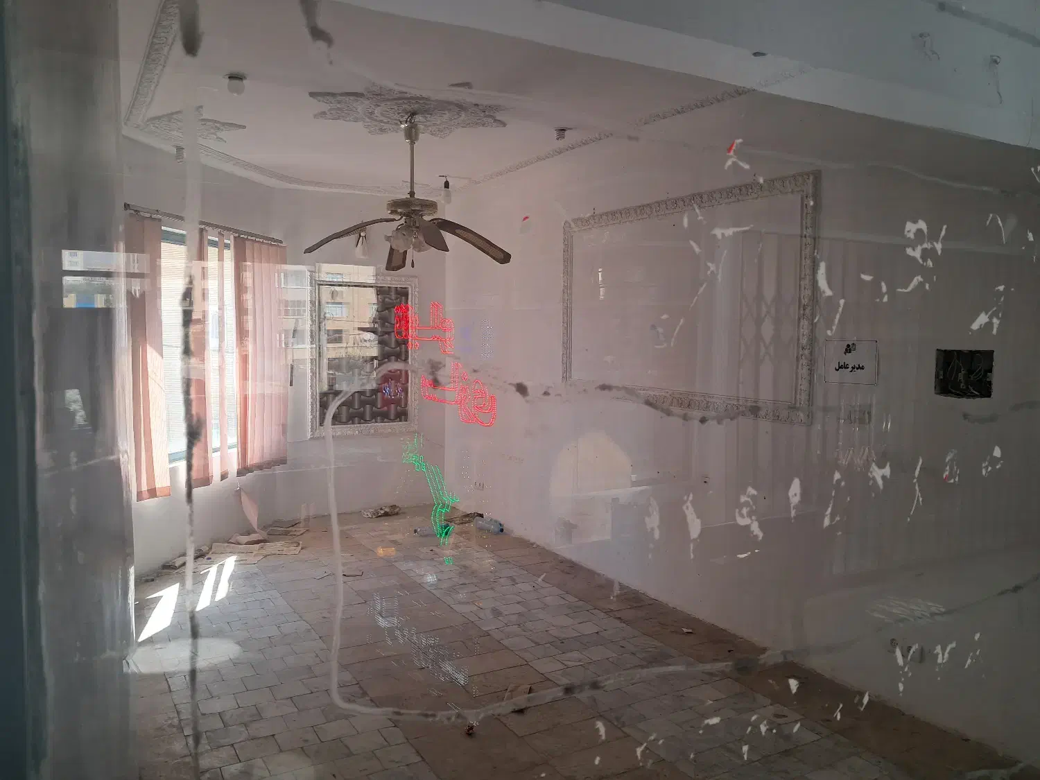 مغازه رهن کامل طبقه دوم پاساژ|اجارهٔ مغازه و غرفه|هشتگرد, فاز ۱ مهستان|دیوار