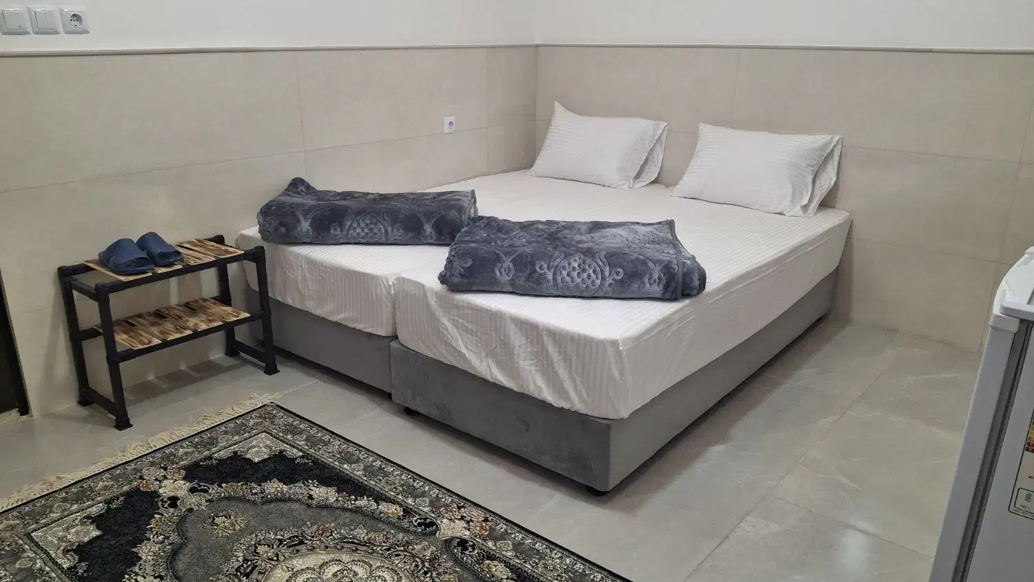 سوئیت نوساز|اجارهٔ کوتاه‌مدت آپارتمان و سوئیت|قم, میدان نو|دیوار