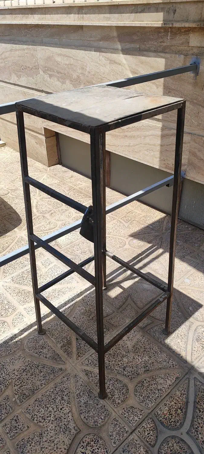 چهارپایه آهنی|صندلی و نیمکت|بروجرد, |دیوار