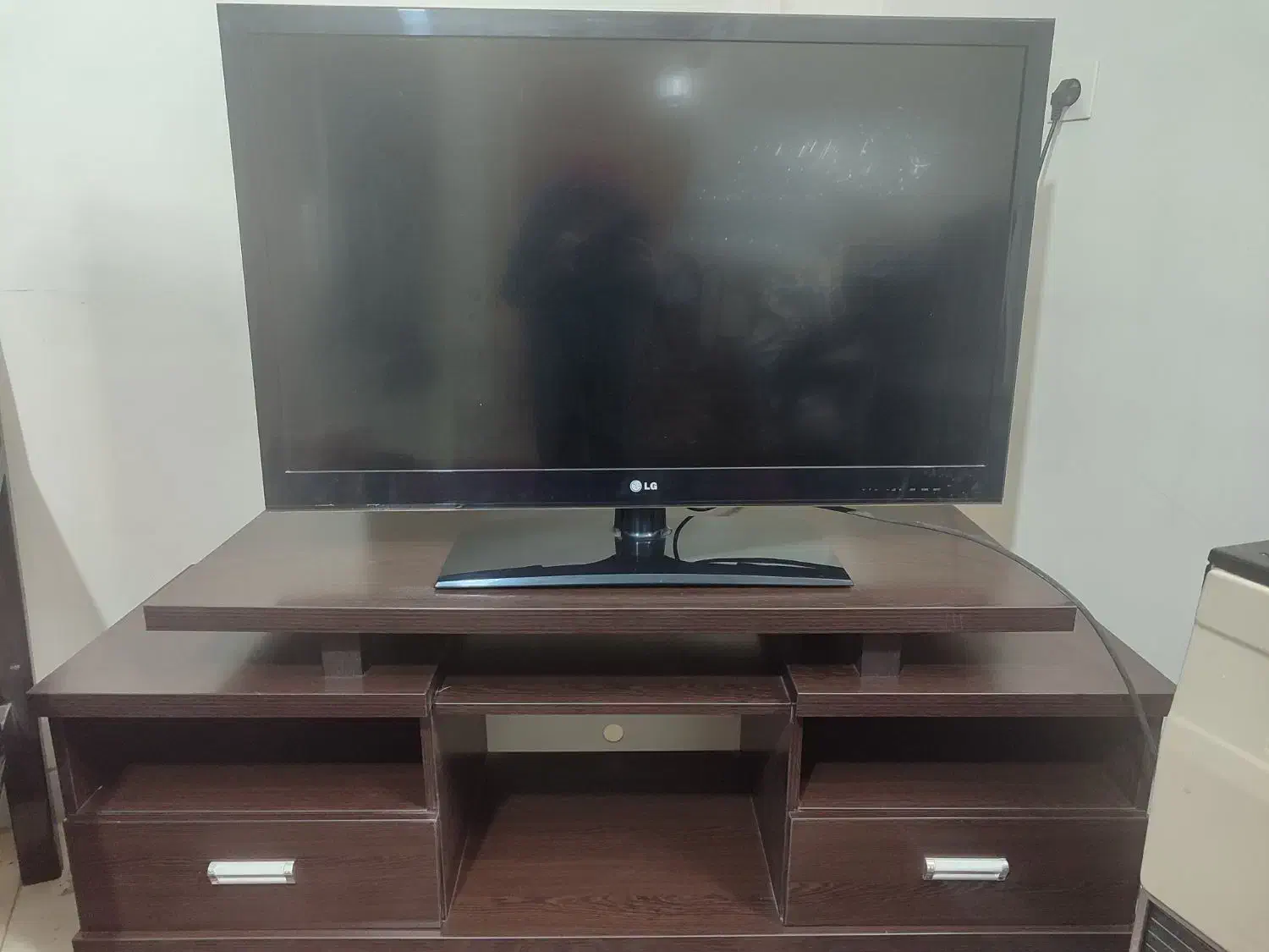 تلویزیون و میز تلویزیون|تلویزیون و پروژکتور|اصفهان, سروستان|دیوار