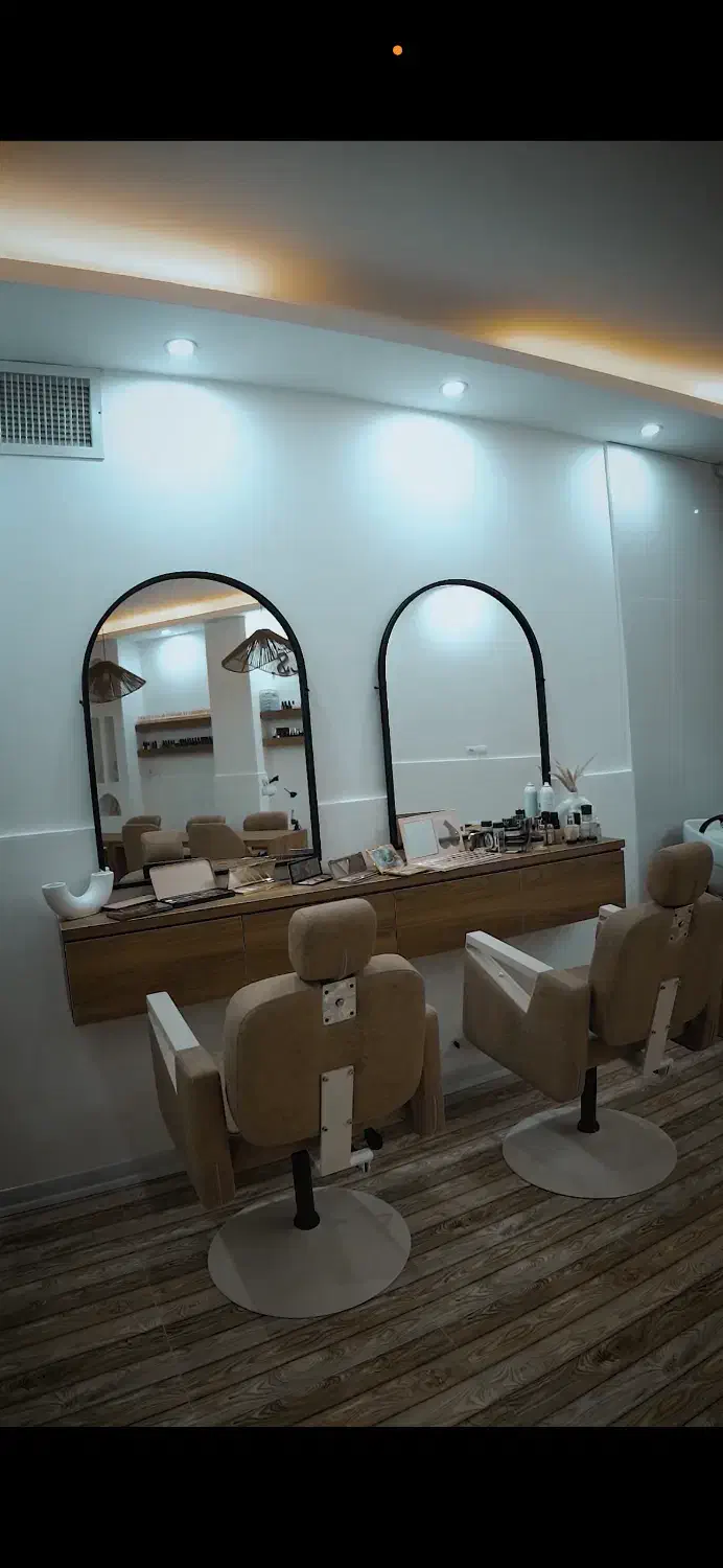 تجهیزات سالن زیبایی بسیار نو و تمیز با قیمت مناسب|آرایشگاه و سالن‌های زیبایی|سمنان, |دیوار