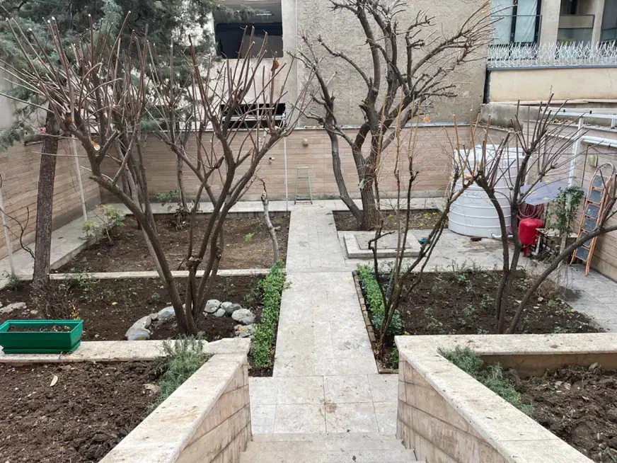 هرس درخت کود و شخم زنی|خدمات باغبانی و درختکاری|تهران, گیشا|دیوار