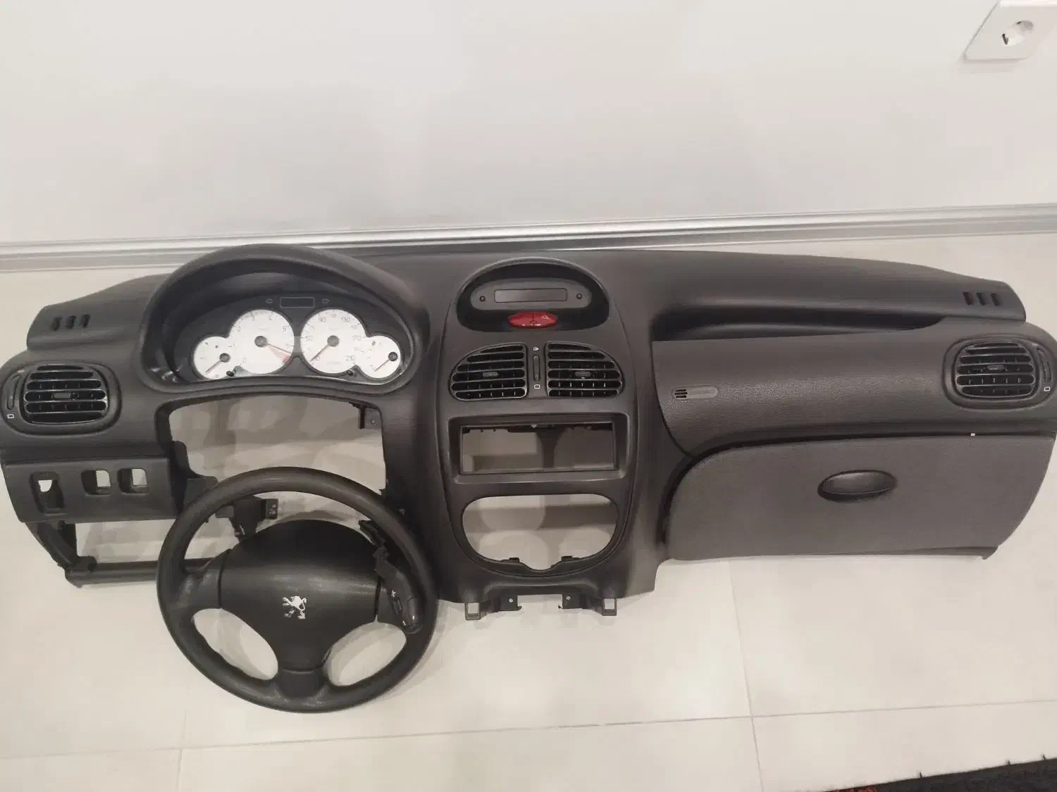 داشبورد کامل206بارو دری|قطعات یدکی و لوازم جانبی|شیراز, شهرک گلدشت حافظ‎|دیوار