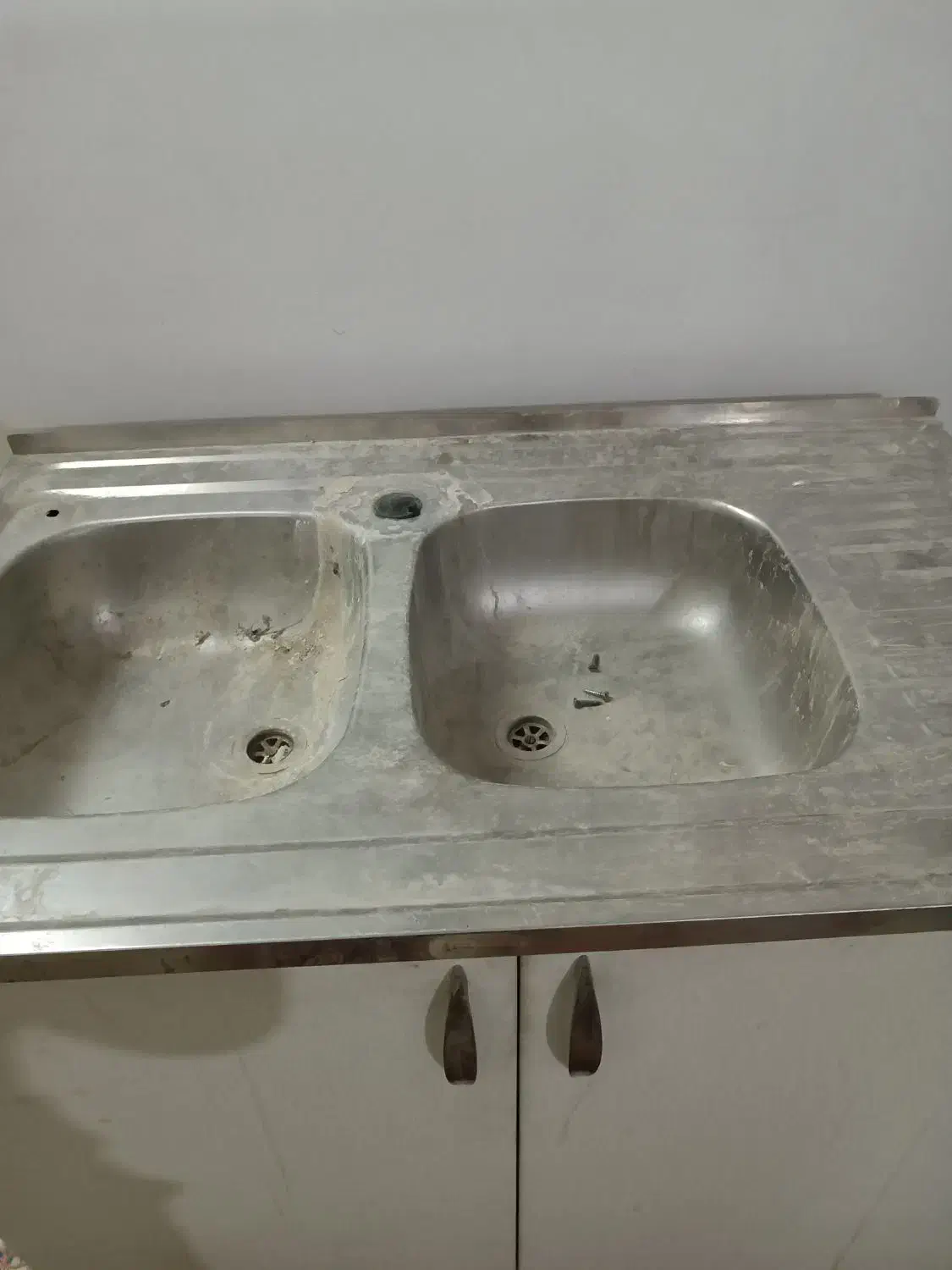 سینک و کابینت فلزی|آب‌چکان و نظم‌دهنده ظروف|قم, باغ شریفی|دیوار