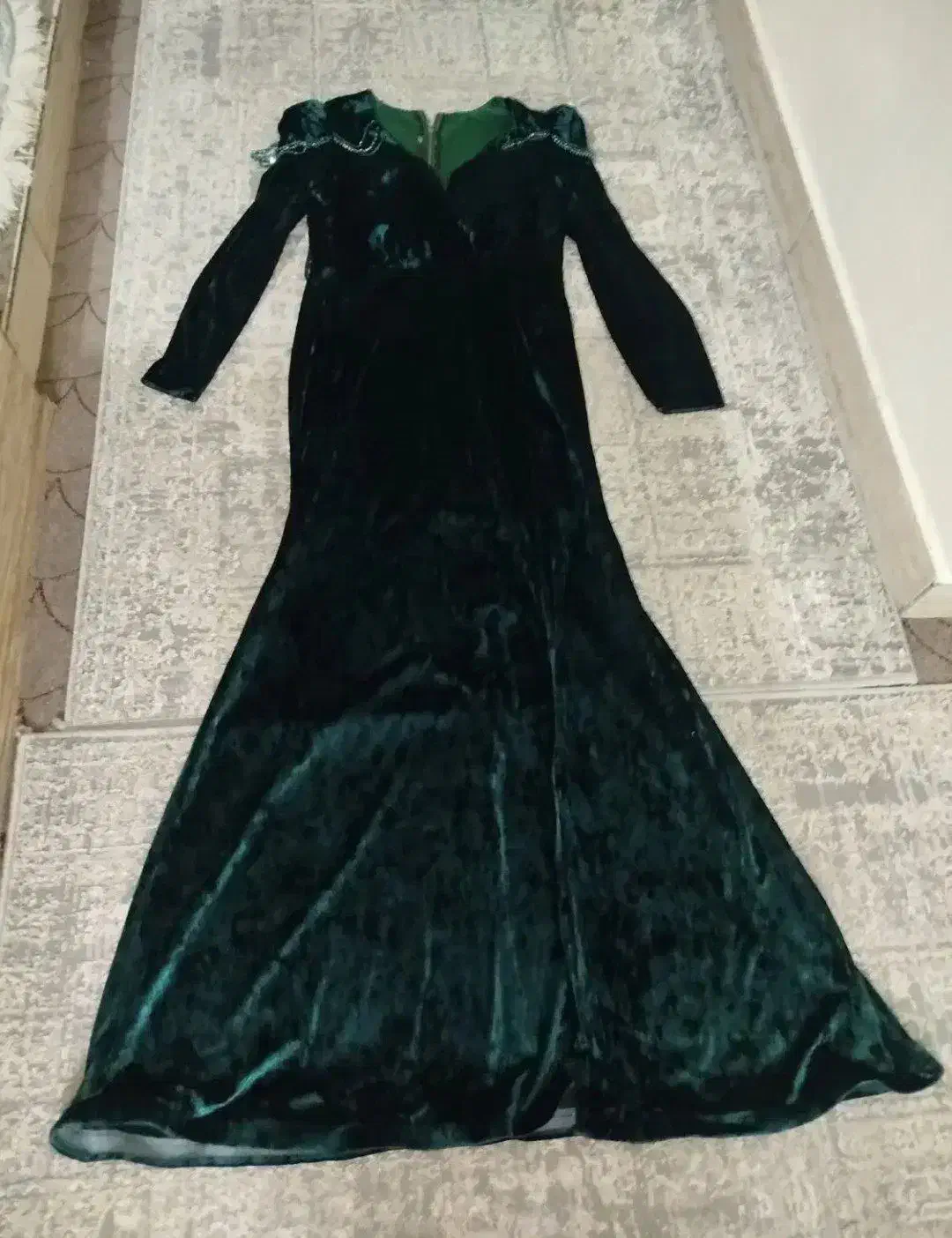 یک عدد لباس مجلسی|لباس|ارومیه, |دیوار