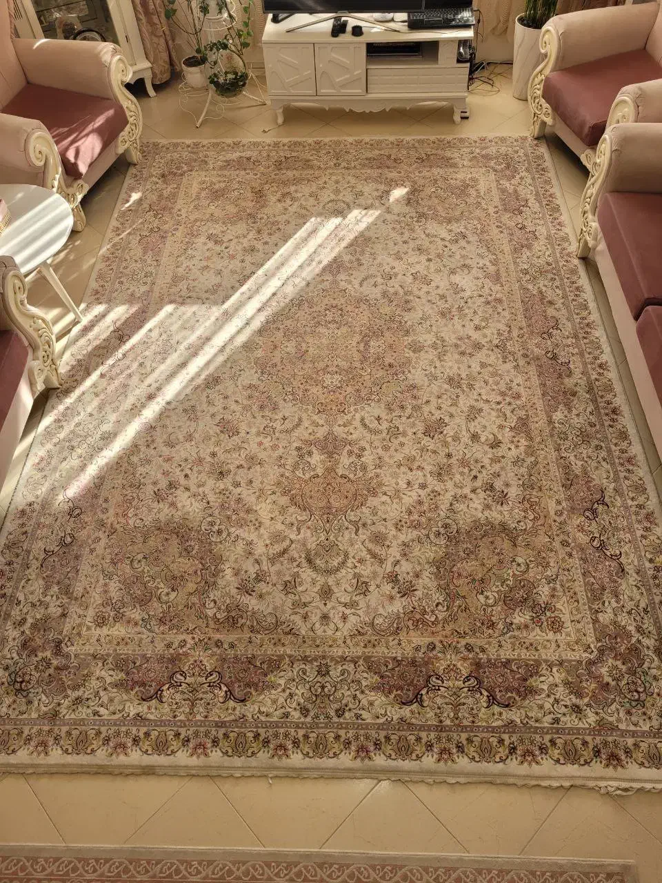 فرش ۹ متری در حد نو|فرش|دماوند, گیلاوند|دیوار