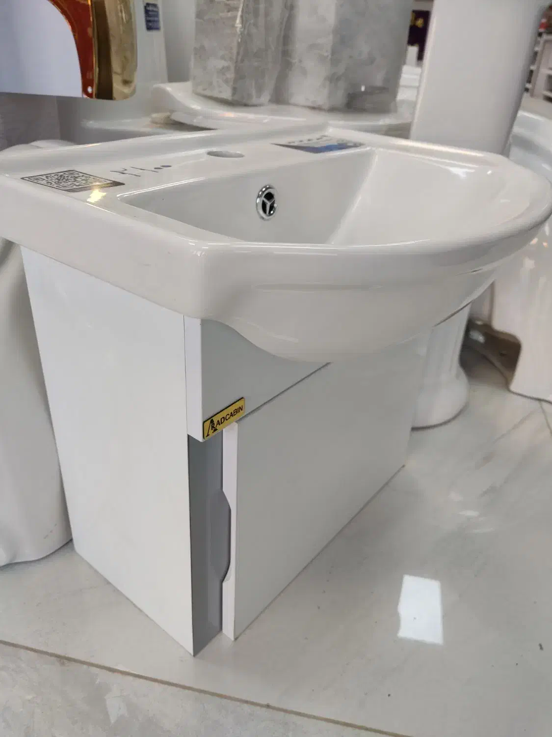 چینی بهداشتی|لوازم سرویس بهداشتی|پیر بکران, |دیوار