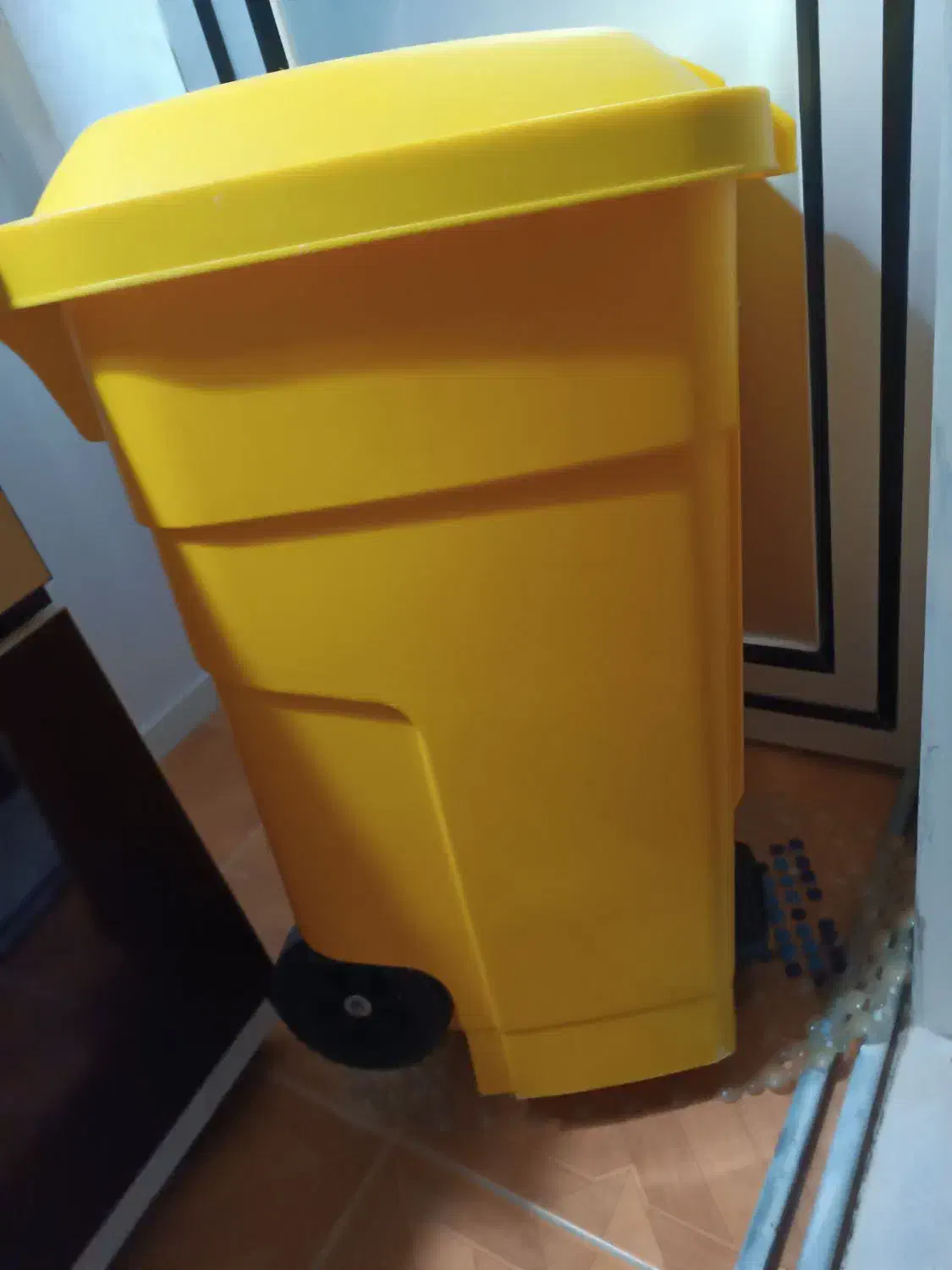 سطل زباله پدال دار بزرگ|لوازم نظافت|خرم‌آباد, |دیوار