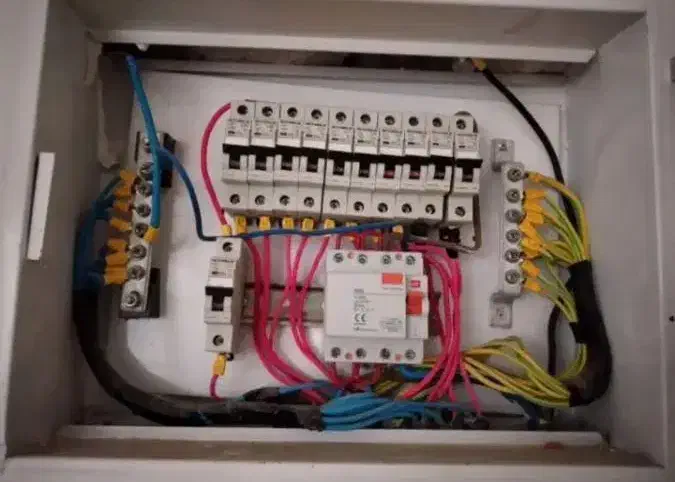 سیم کشی ساختمان ولوله کشی ونصب دوربین مداربسته|خدمات پیشه و مهارت|زابل, |دیوار