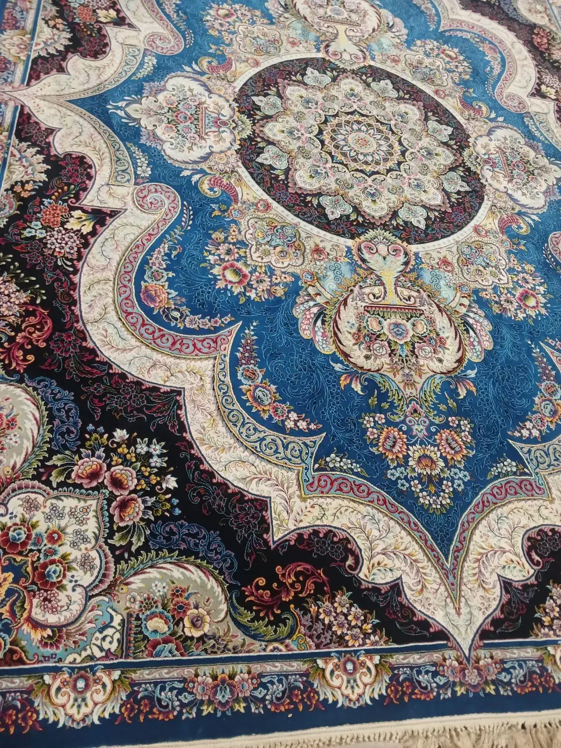 دوتخته فرش ۹متری خوش رنگ ۷۰۰شان|فرش|ورامین, ریحان آباد|دیوار