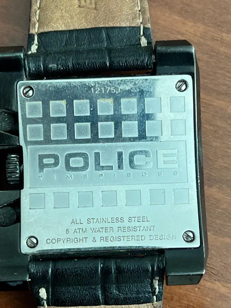 ساعت مچی پلیس|ساعت|شهریار, کردزار|دیوار