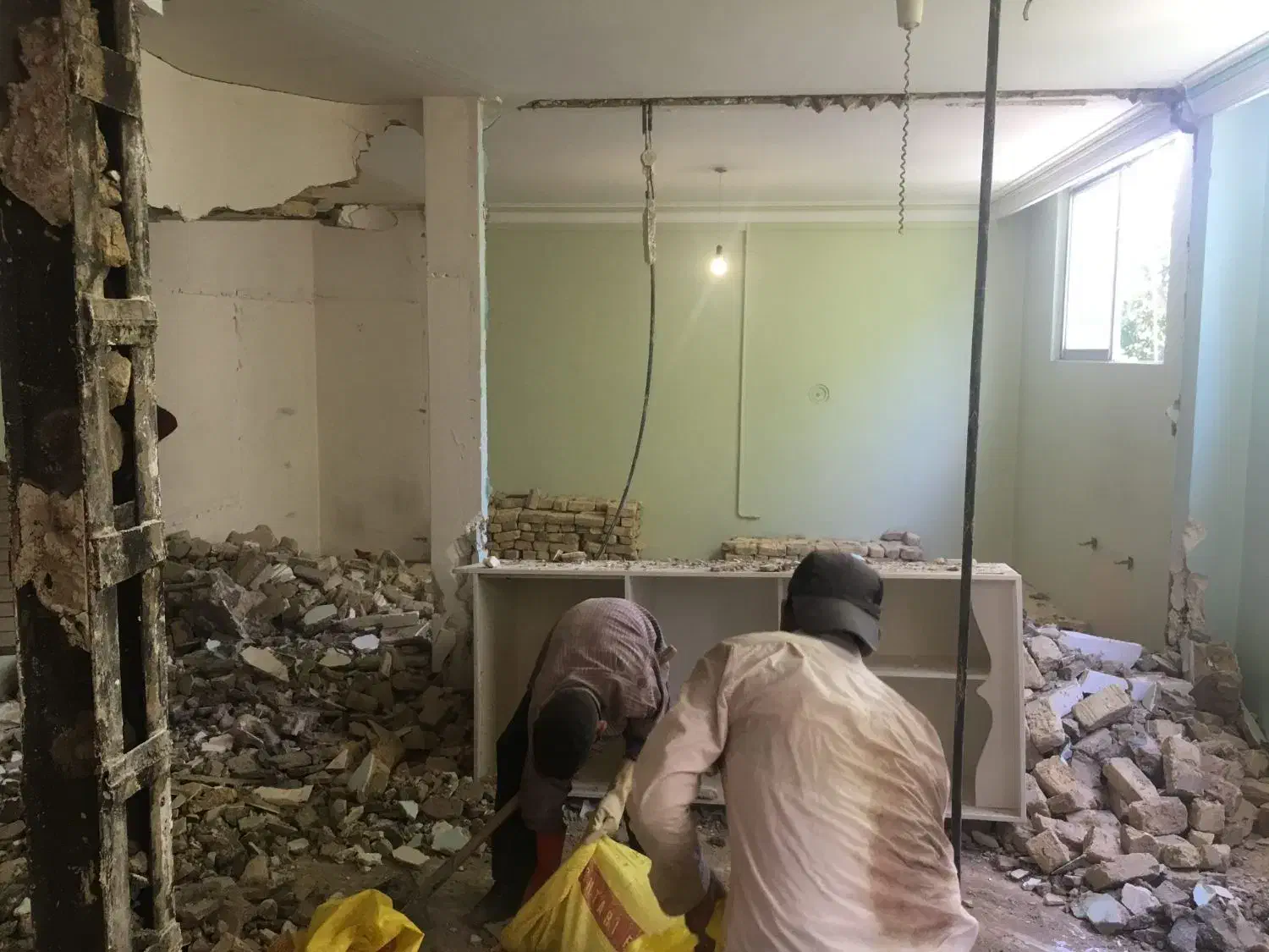 تخریب ساختمان بازسازی دیوار کف صفرتاصدکار شن ماسه|خدمات پیشه و مهارت|لاهیجان, کوی زمانی|دیوار