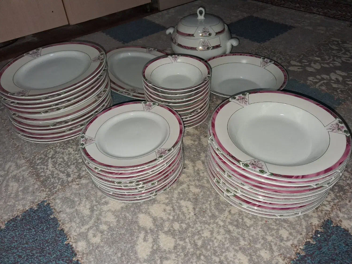 سرویس چینی ۱۲ نفره|ظروف سرو و پذیرایی|پارسآباد, |دیوار