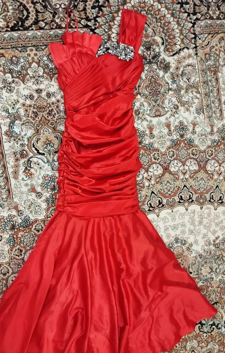 لباس مجلسی|لباس|شاهینشهر, مسکن مهر|دیوار